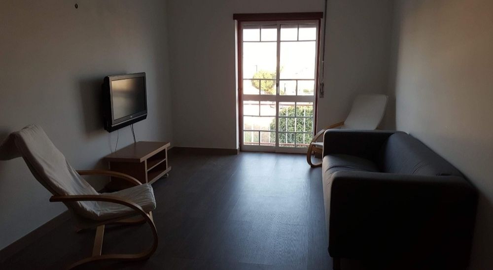 Alugo quartos em apartamento perto do ULO peniche