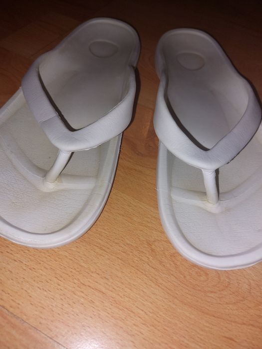 Białe klapki japonki gumowe damskie rozmiar 40