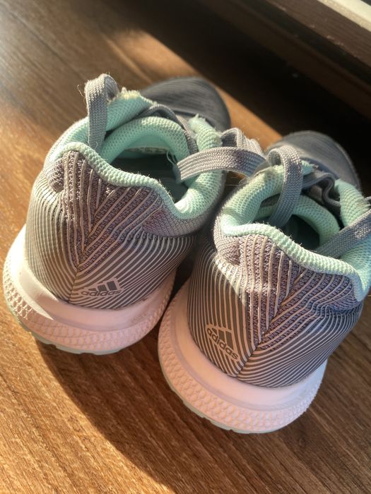 Кроссовки adidas