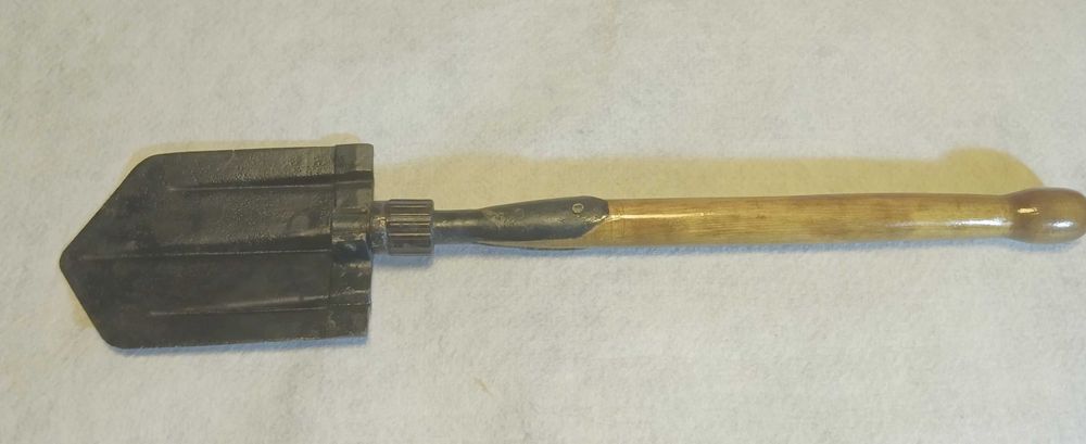 Стара складна лопатка