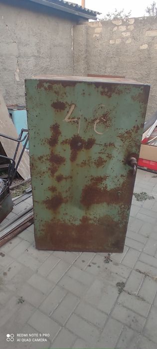 Продам металлический шкаф