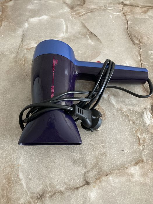 Продаю фен Philips