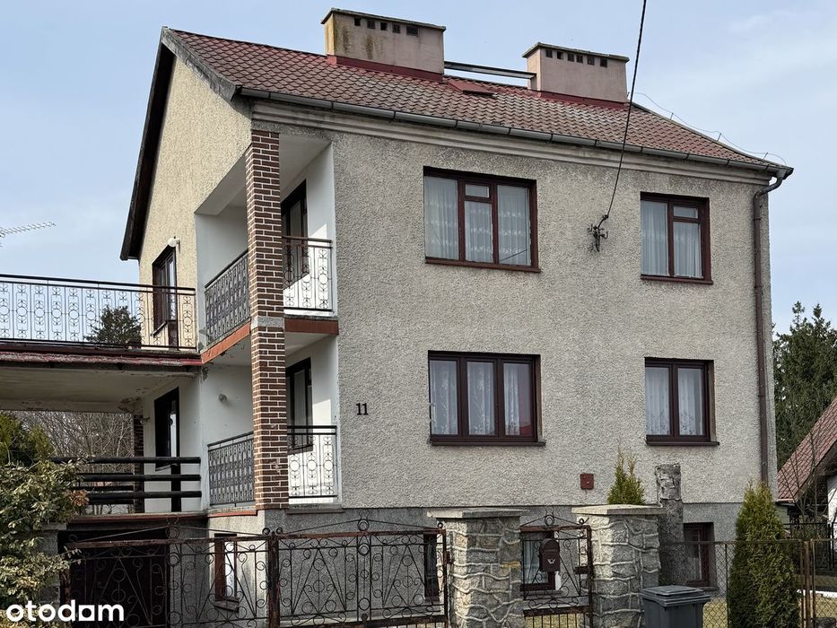 Przestronny dom wolnostojący z garażem i ogrodem