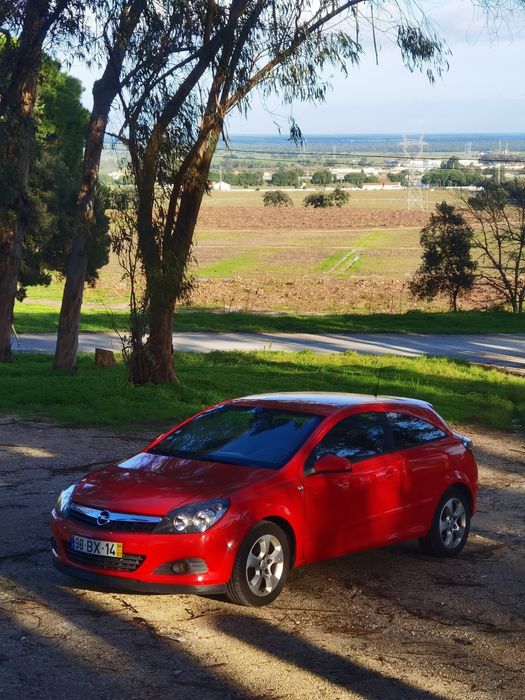 Opel Astra GTC vermelho