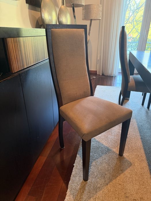 Mesa de jantar extensivel e 6 cadeiras