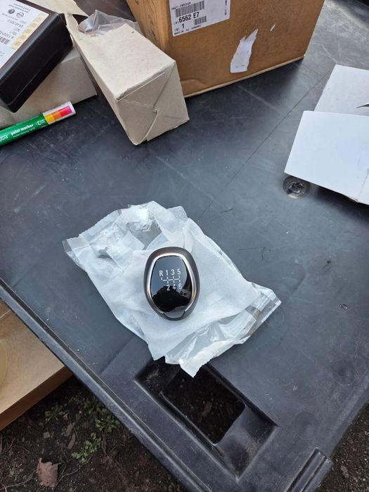 Gałka dźwigni zmiany biegów Opel Corsa F Vivaro C Zafira D 98325278YX Citroen C-4 C4 III C4 X JUMPY IV SPACETOURER Peugeot EXPERT IV  TRAVELLER