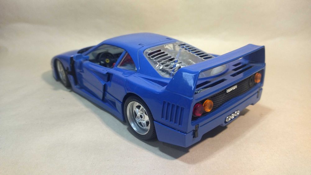 Большая модель FERRARI-F40 1:18 BURAGO,большая модель Ферарри ф 40