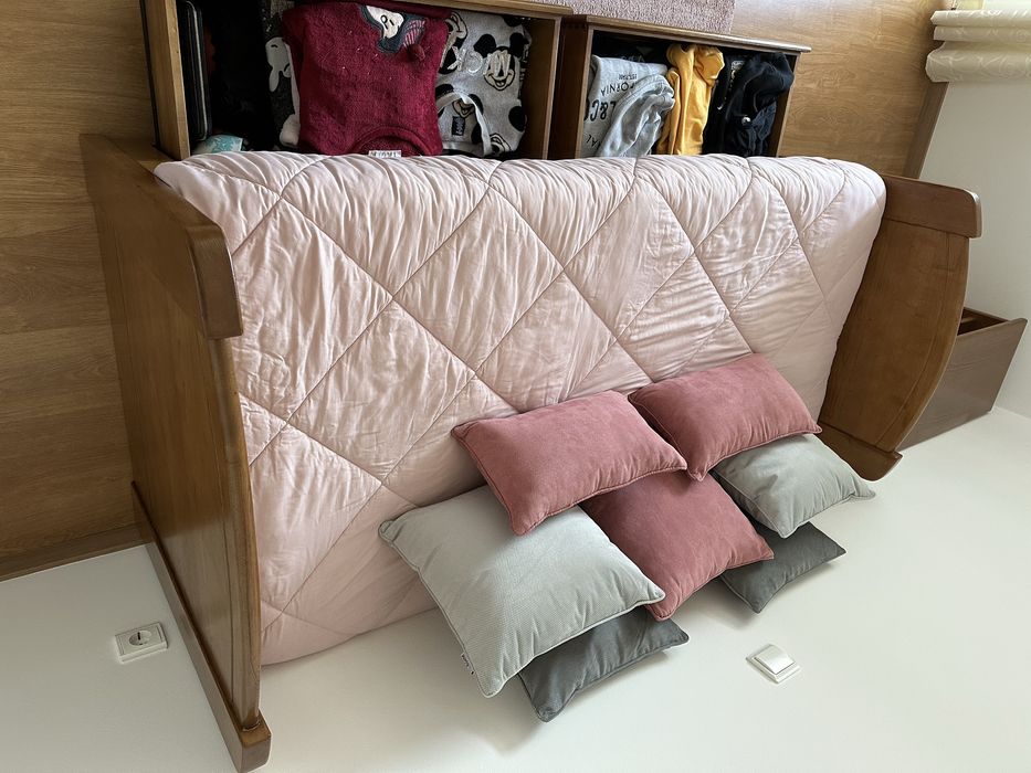 Cama de solteiro e armario em carvalho maciço