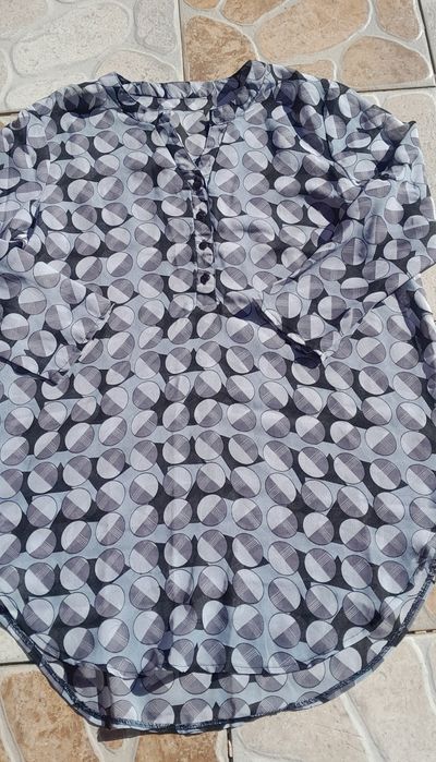 Lekka bluzka z rękawami ¾