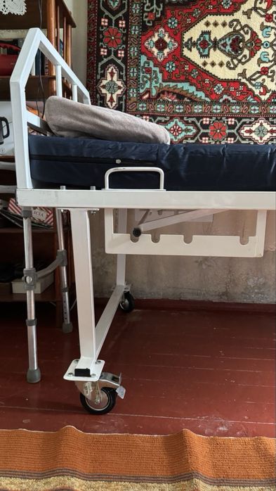 Медичне ліжко і матрац