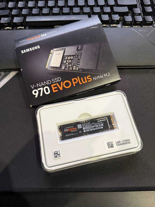 SSD накопичувач Samsung 970 EVO Plus 1TB (NVMe M.2).