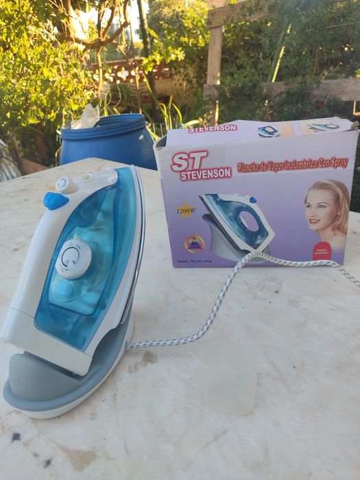 Ferro de Engomar Sem Fios Stevenson 1200W - Novo em Caixa