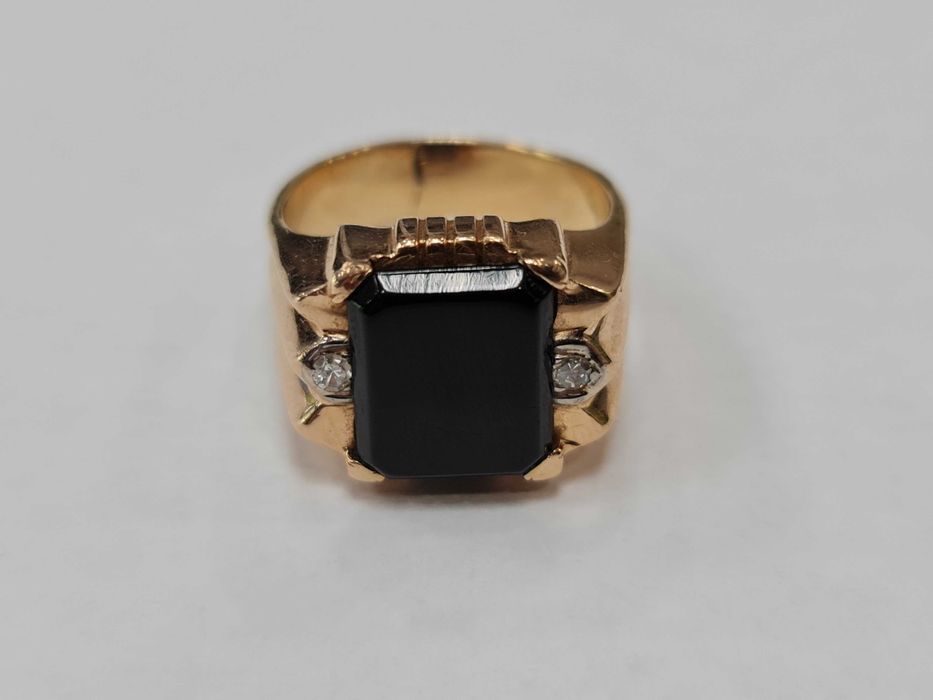 Złoty sygnet/ ~~ 700/ 13.35 gram/ R24/ Onyks/ Brylanty