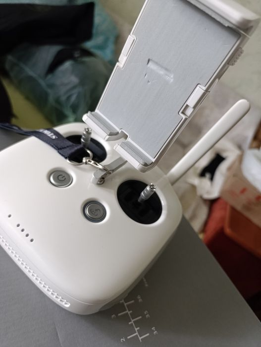 Phantom 4.  Дрон практично новий. Увесь комплект.