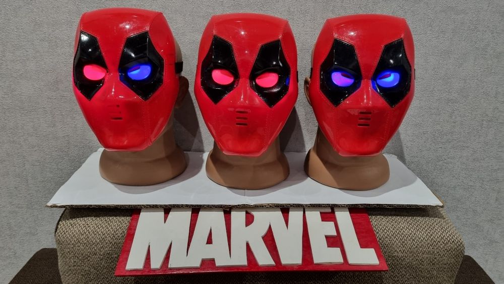 Маски Дедпула /Deadpool/Уэйд Уинстон, з неоновою підсвіткою+батарейки.
