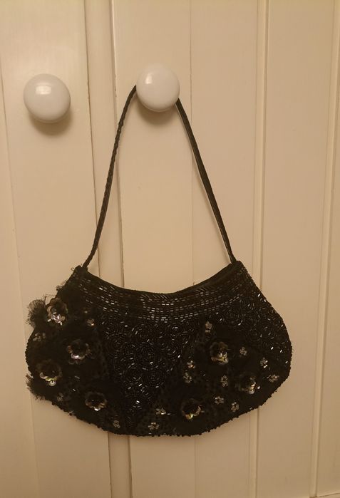Bolsa vintage preta com missangas