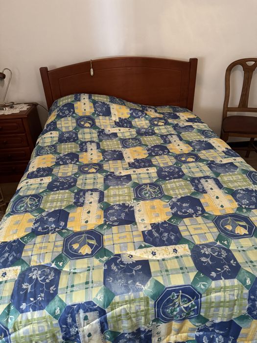 Mobilia de quarto com pouco uso