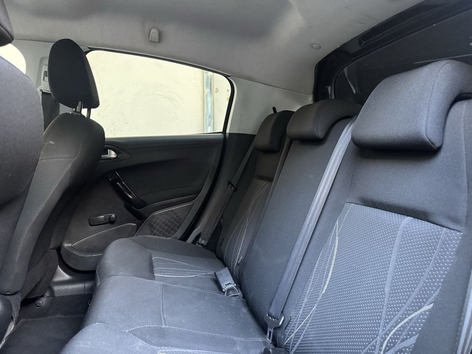Peugeot 208 1.2 VTi 82cv Gasolina - 160milkm - Nacional