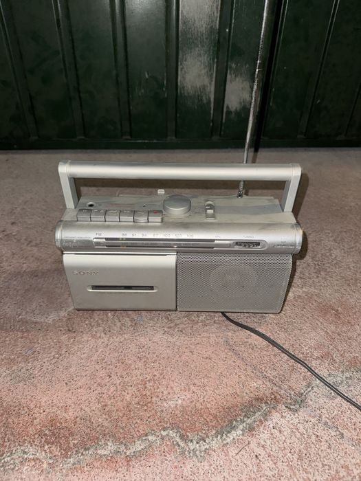 Rádio Gravador Cassetes Vintage Sony Portátil com Antena