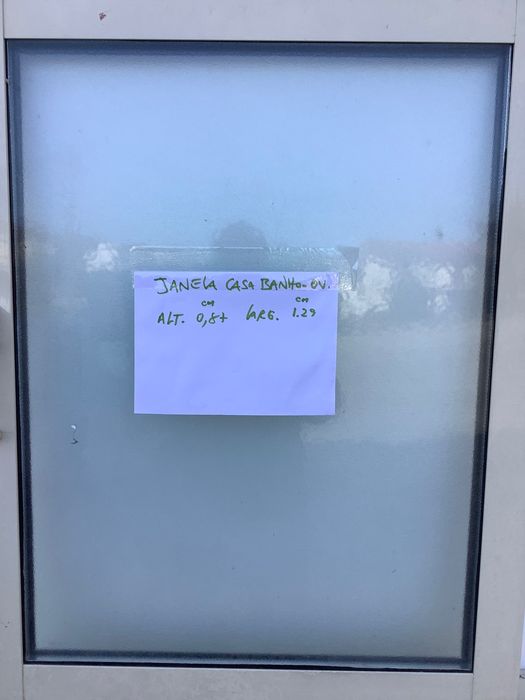 Janela alumínio cor creme