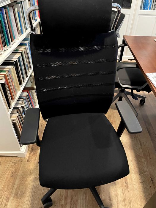 Mobiliário e Equipamento de Escritório – iMac, Cadeiras, Mesas
