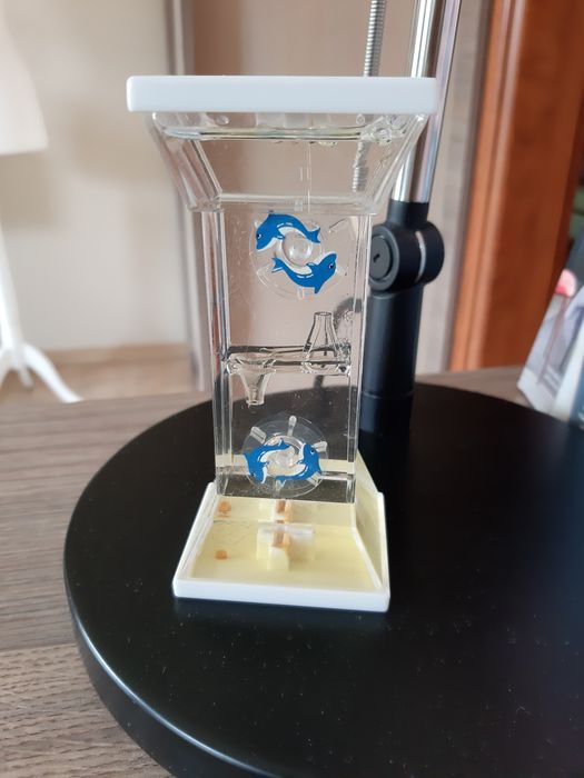 Klepsydra kołowrotek zabawka delfiny kolekcja Prl vintage plastik kolu