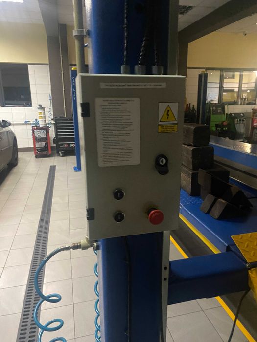 Samochodowy podnośnik diagnostyczny czterokolumnowy