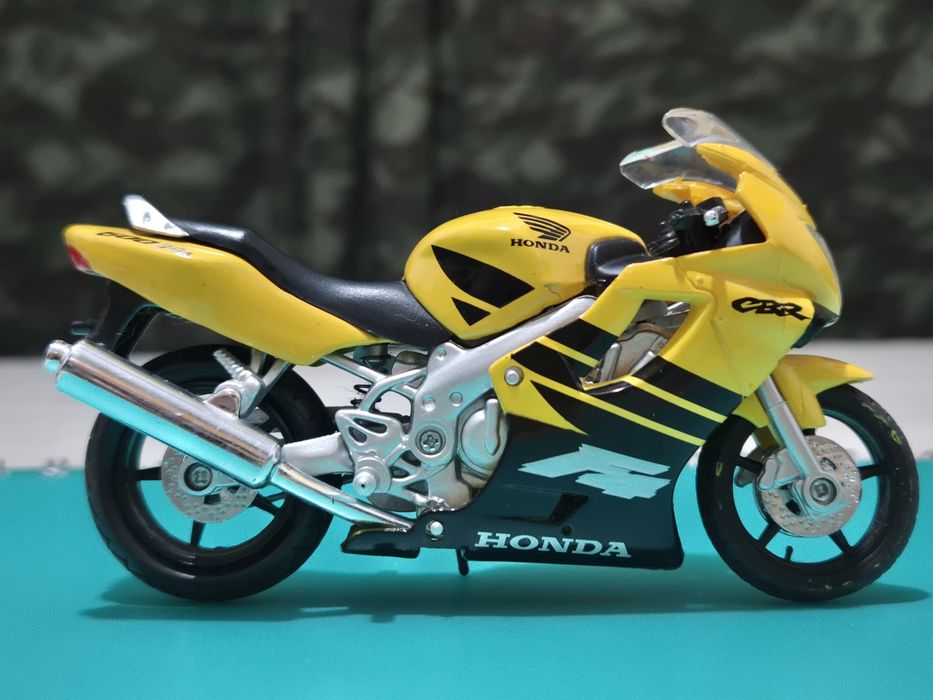 Maisto - Honda CBR 600 F4