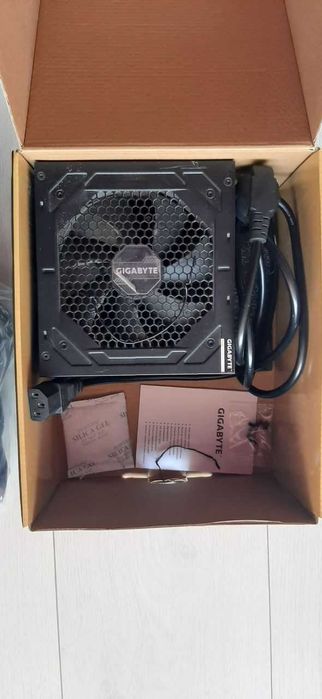 Блок живлення gigabyte p750gm
