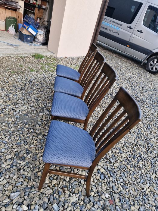 Стільці дубові .