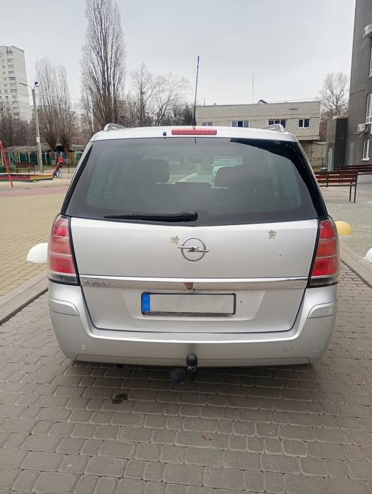 Автомобиль Opel Zafira