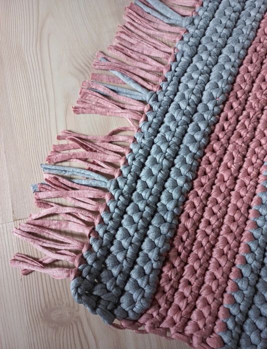 Tapete em Trapilho cinza e rosa