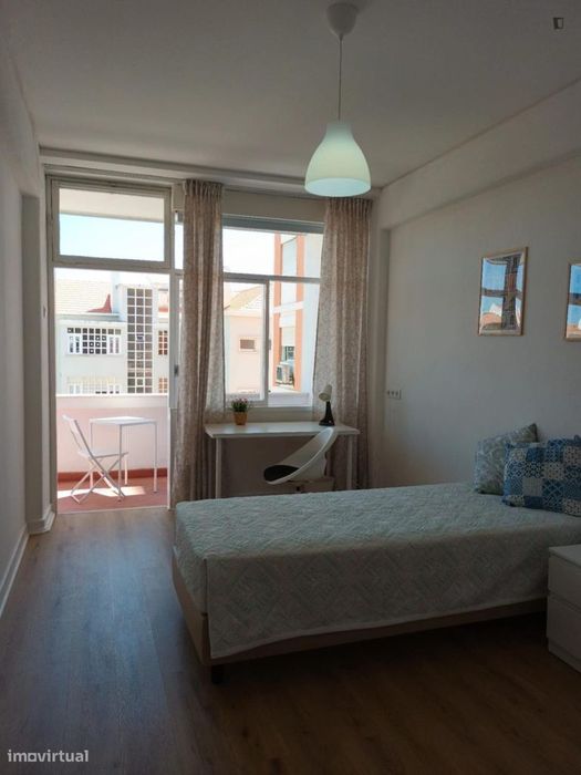 Quarto - localizado em Campo Grande Lisbon