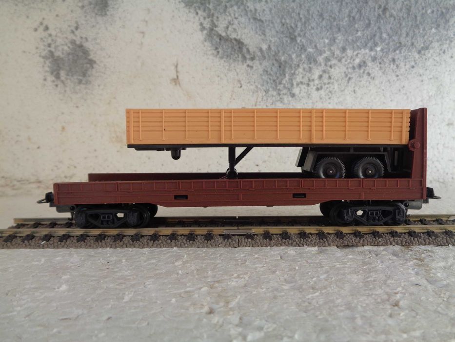 1:87 LIMA Vagão mercadorias de tranporte de camiões comboio