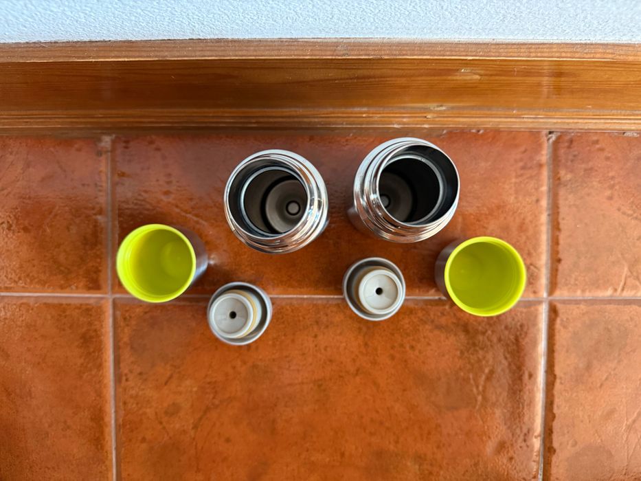 2 garrafas térmicas marca ibili 150ml para café ou cha em inox com copo – bom estado