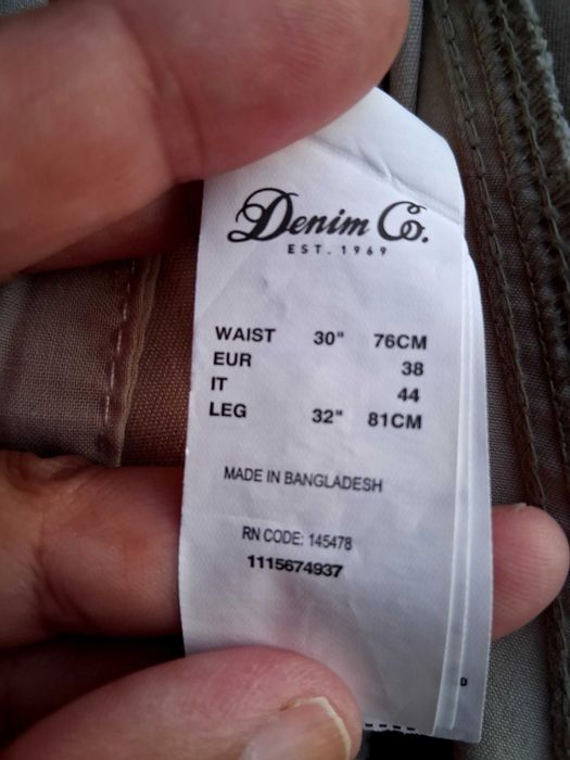 Calça Denim Co,com casaco DFND Couture Apparel.