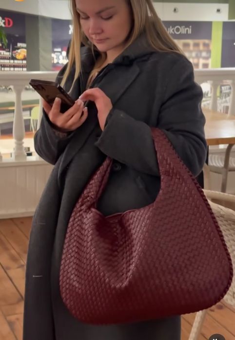 Об'ємна, плетена, сумка-багет