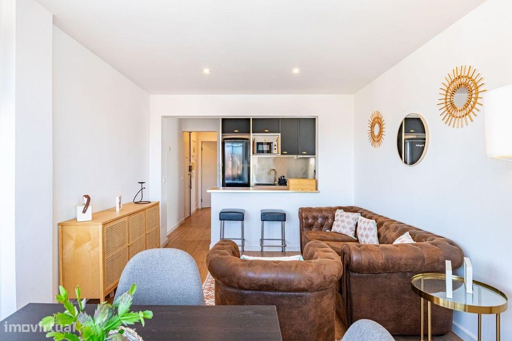 Apartamento T1 | 3 frentes | Remodelado