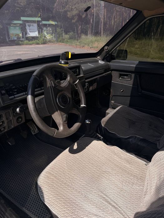 Автомобіль ваз 21099