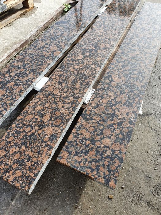 Granit brązowy schody parapety