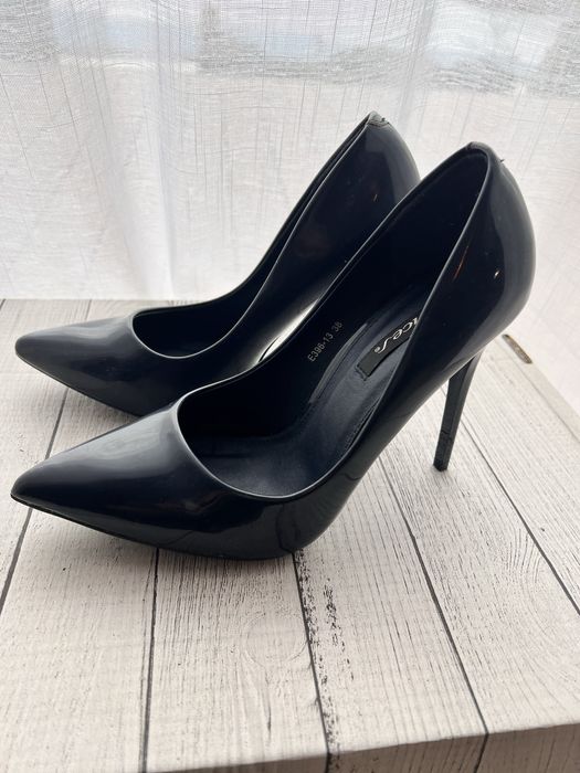 Szpilki Vices Nowe ,rozmiar 38 ,granatowe