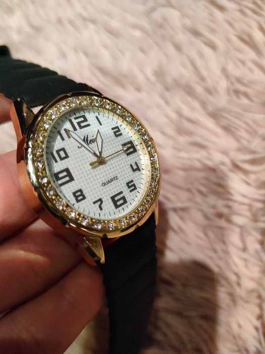 Zegarek damski nowy na rękę nim n