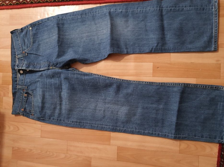 Продам джинсы LEVIS