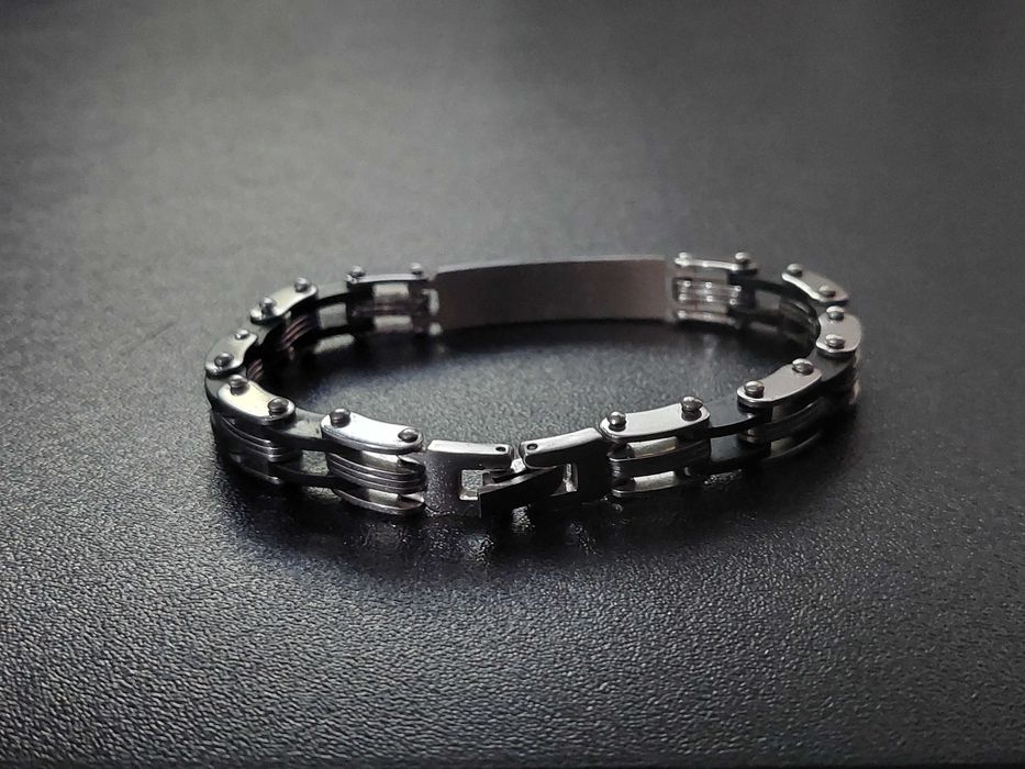 Pulseira com chapa para gravar nome, em aço e borracha, como nova