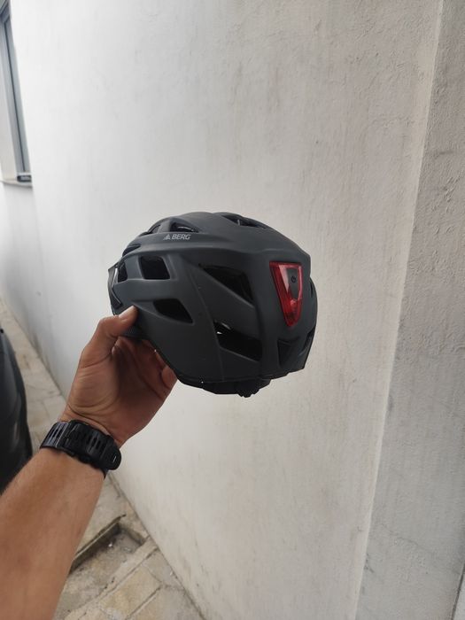 Capacete Berg com luz