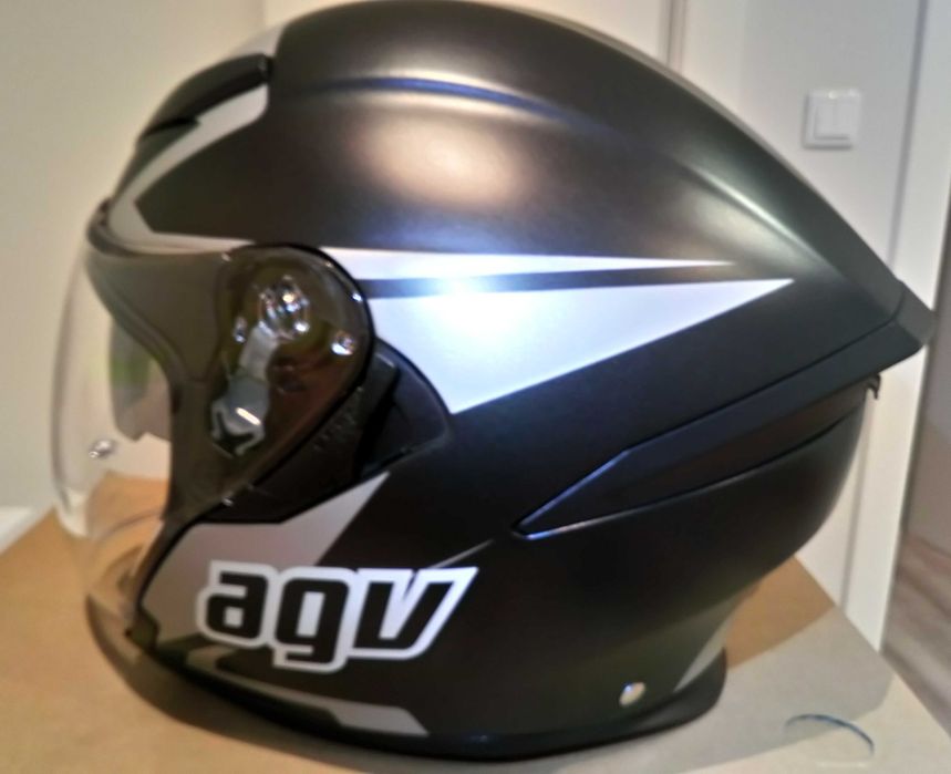 Capacete K5 jet, da AGV