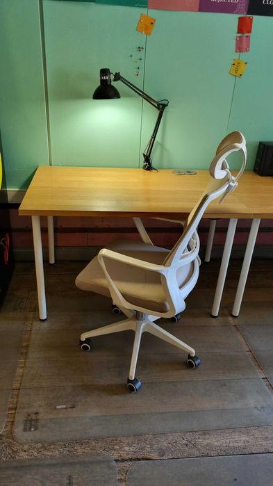 Conjunto Mesa / Secretária + Cadeira de escritório + Base de cadeira + Candeeiro