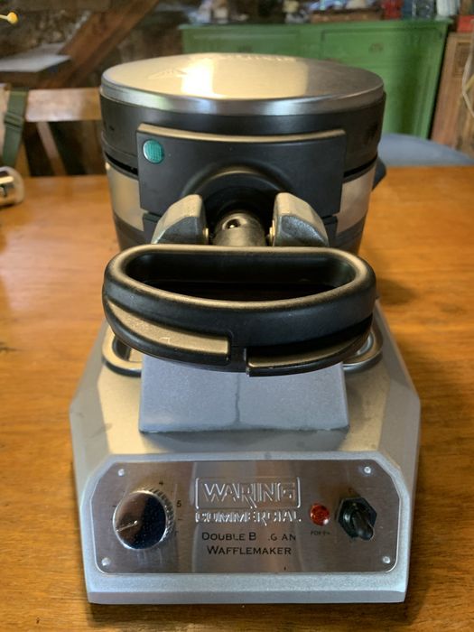 Màquina Profissional de Waffles Dupla Waring