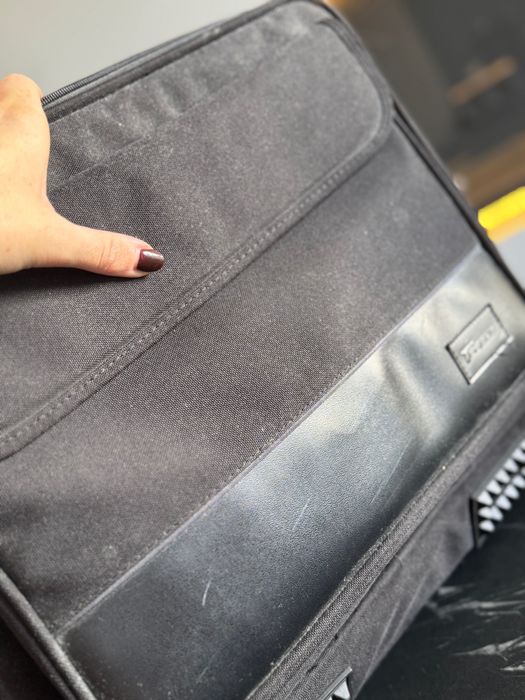 Ідеальний стан Сумка для ноутбуку чорна супер містка і надійна