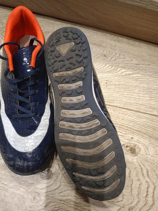 Sprzedam buty męskie sportowe